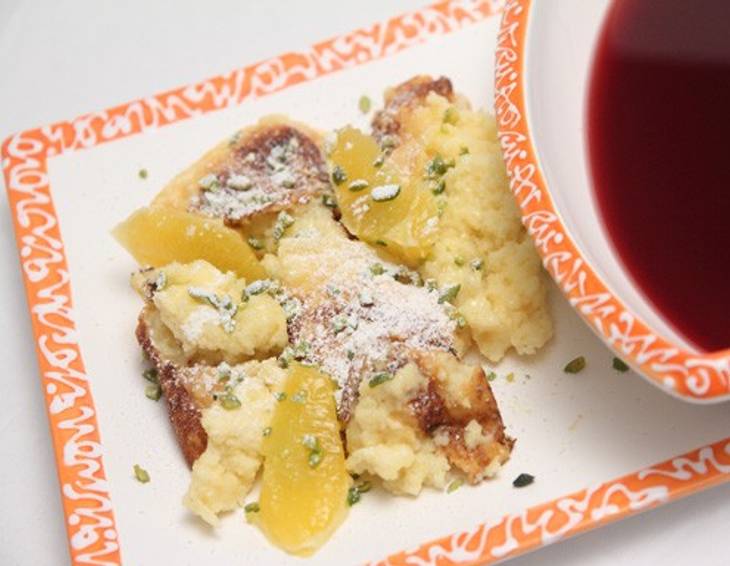 Orangen-Pistazien-Schmarren mit Vanille-Glühwein-Soße Orangen-Pistazien-Schmarren mit Vanille-Glühwein-Soße