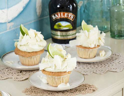 „Für die umwerfende Freundin” Baileys Original Cupcake mit Matchatee