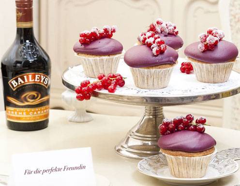 „Für die perfekte Freundin” Baileys Crème Caramel Cupcake mit flüssigem Kern