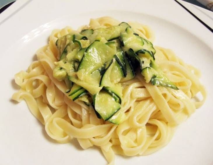 Tagliatelle mit Zucchinisauce Tagliatelle mit Zucchinisauce