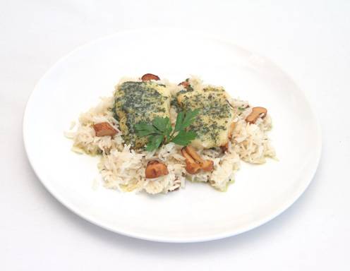 Pangasiusfilet mit Estragonbutter auf Schwammerlrisotto überbacken