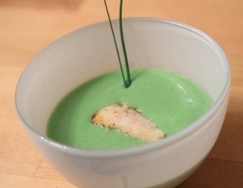 Schnittlauchcremesuppe mit Fischeinlage