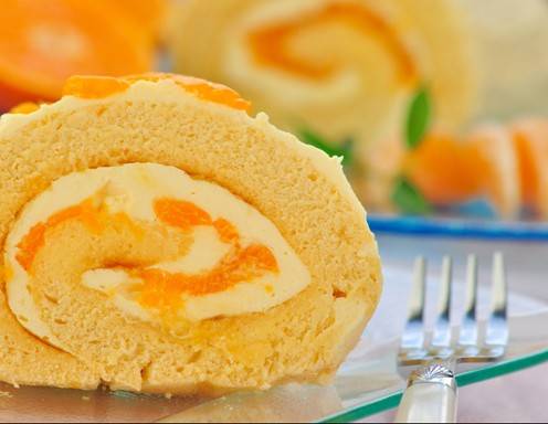 Biskuitroulade mit Mandarinencreme