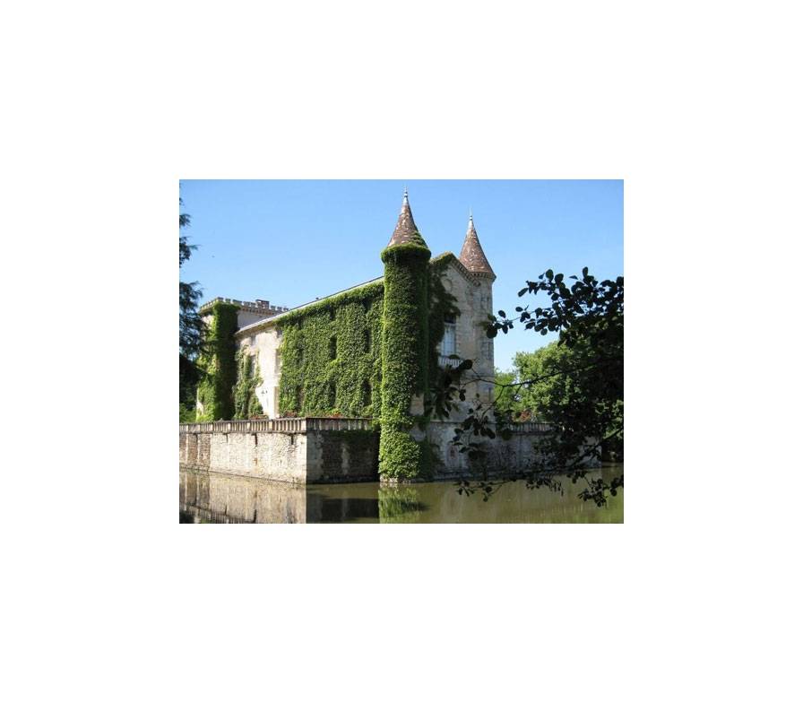 <p>Chateau Lamothe du Prise Noir, ein herrschaftliches Wasserschloss in Privatbesitz</p>