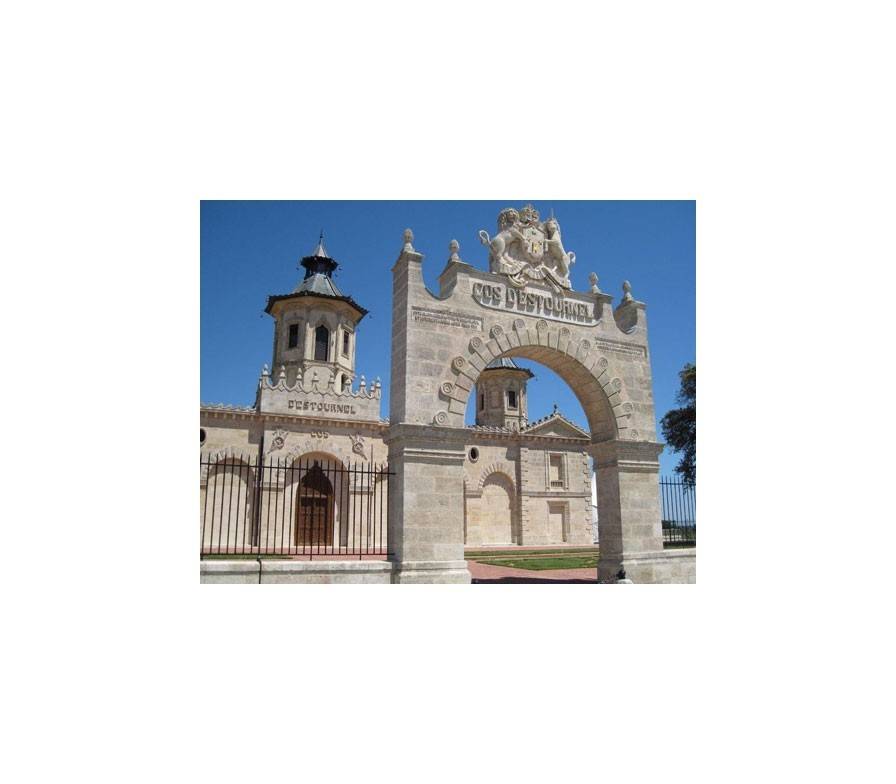 <p>Chateau Cos d'&Eacute;stournel mit geschnitzter T&uuml;re, ein Geschenk des Sultan von Sansi</p>