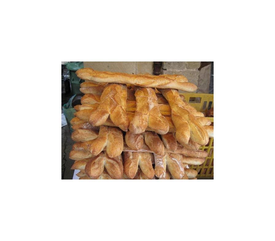 <p>Frische Baguettes am Markt von Libourne</p>
