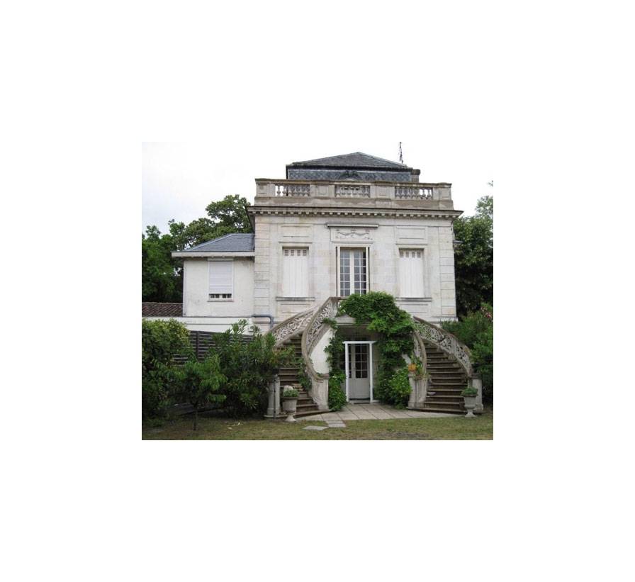 <p>Kleines Schl&ouml;sschen mit Doppelstiege mitten in Bordeaux</p>