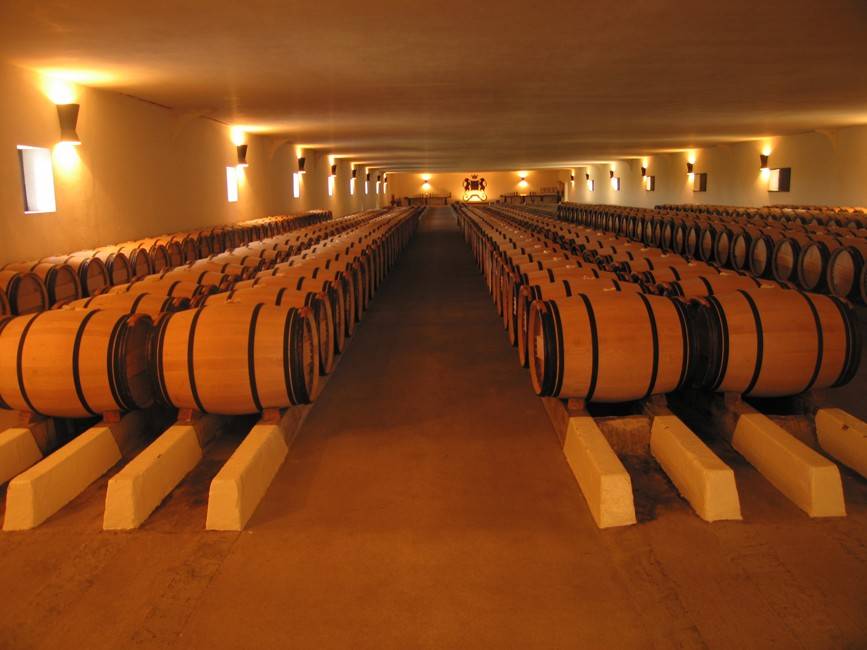 Bordeaux Weinfässer