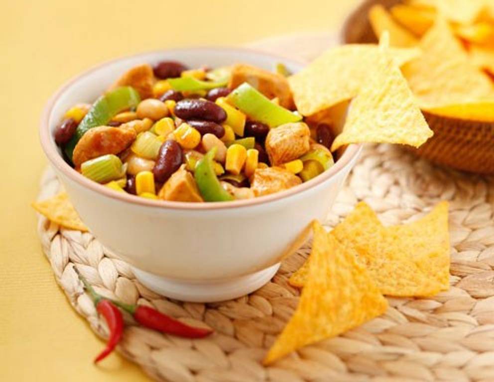 Feuriges Putenchili mit Bohnen und Mais Feuriges Putenchili mit Bohnen und Mais