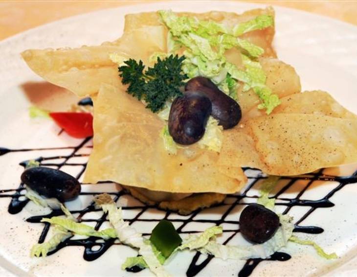 Chinakohl-Käferbohnenstrudel auf rahmigen Polenta Chinakohl-Käferbohnenstrudel auf rahmigen Polenta