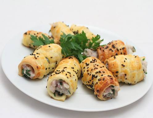 Blätterteigröllchen mit Saiblingstatar - ein wirklicher Hingucker bei jeder Party!