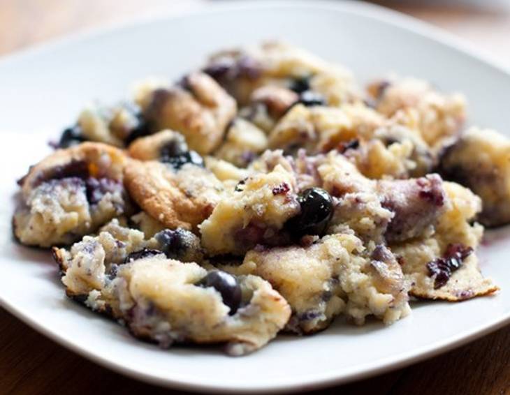 Grießschmarrn mit Heidelbeeren aus dem Dampfgarer Grießschmarrn mit Heidelbeeren aus dem Dampfgarer