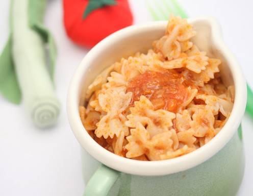 Babynahrung: Farfalle mit Sauce Bolognese