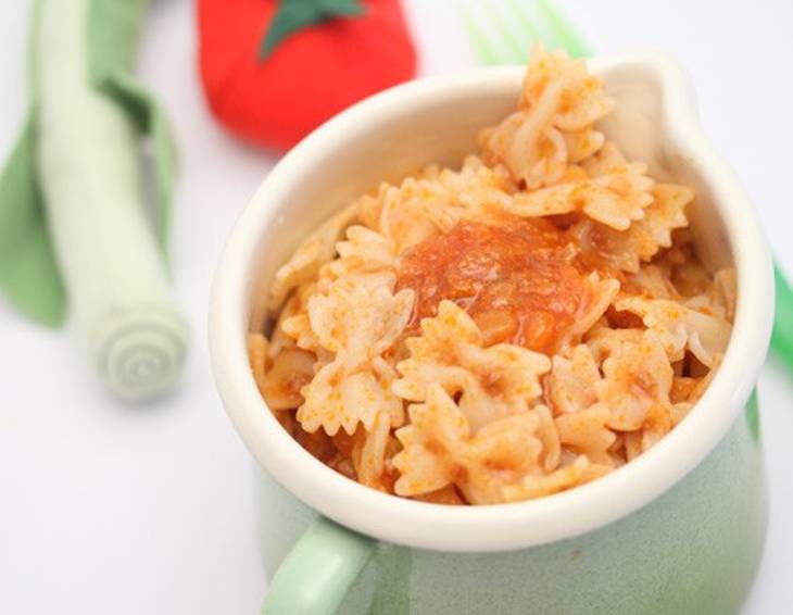 Babynahrung: Farfalle mit Sauce Bolognese Babynahrung: Farfalle mit Sauce Bolognese