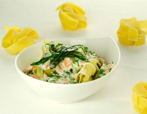Rezept für Bärlauch-Tagiatelle mit geräuchertem Lachs