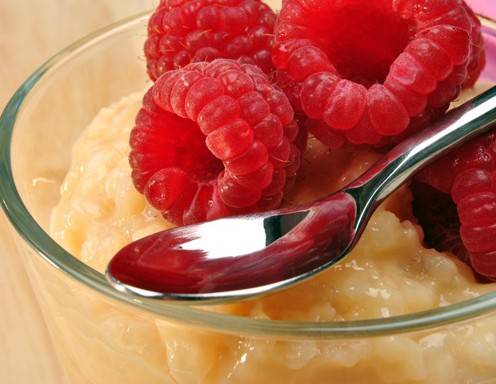 Milchreisauflauf mit Himbeeren im Glas aus dem Dampfgarer