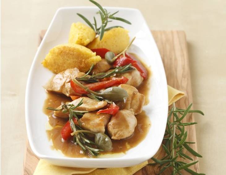 Hühnergeschnetzeltes mit Paprika und Polentanockerl Hühnergeschnetzeltes mit Paprika und Polentanockerl