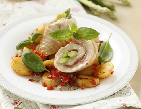 Putenröllchen mit Spargel und Rohschinken Rezept - ichkoche