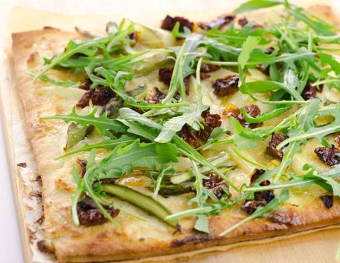 Rezept für Spargelpizza mit getrockneten Tomaten