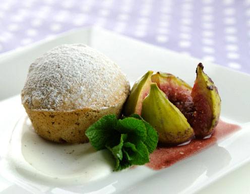 Rezept für Walnusskuchen mit geschmorten Feigen und Joghurt