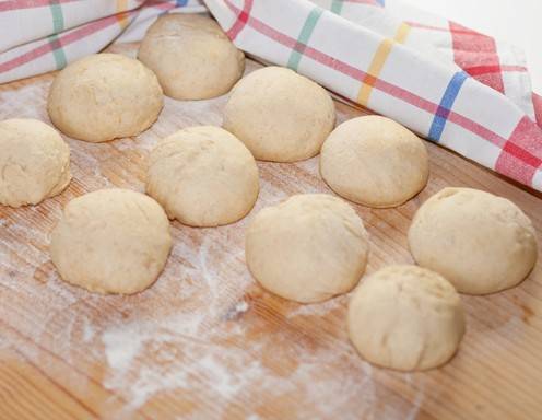 Germknödel Rezept  - Germteig am Backblech