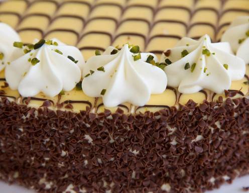 Die Eierlikörtorte eignet sich hervorragend als Geburtstagstorte oder als Ostertorte