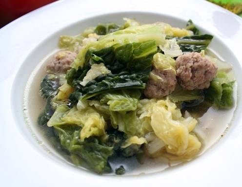 Rezept für Kohleintopf mit knusprigen faschierten Bällchen