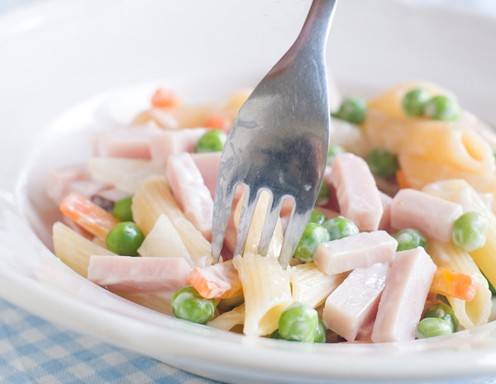 Babynahrung: Rezept für Hörnchennudeln mit Schinken und Erbsen