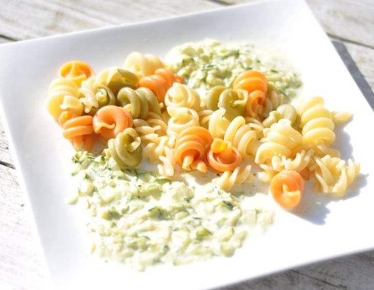 Babynahrung: Fusilli mit Zucchinisauce Babynahrung: Fusilli mit Zucchinisauce