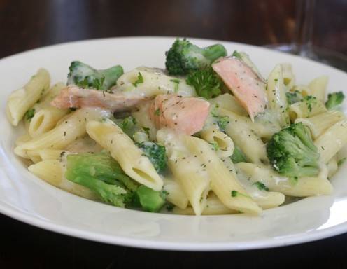 Babynahrung: Rezept für Fusilli mit Lachs und Brokkoli