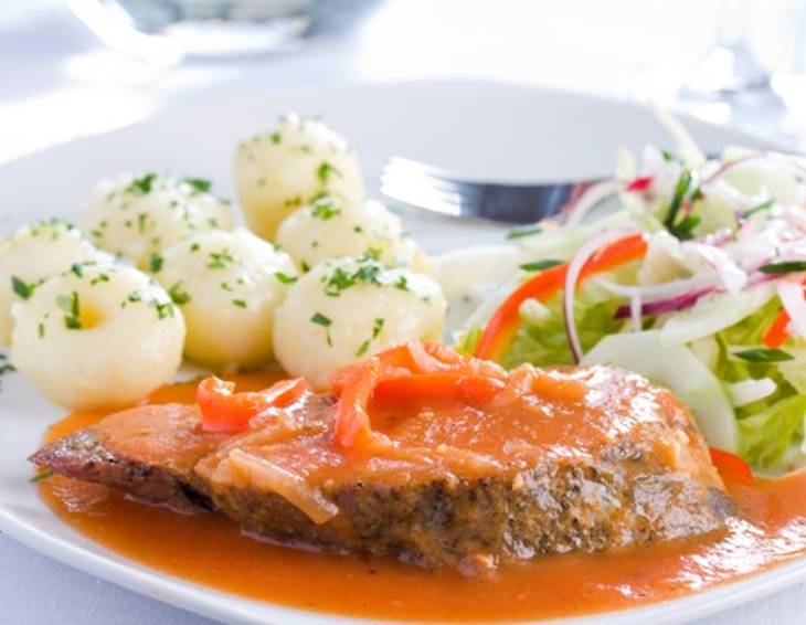 Schweinskoteletts in pikanter Sauce