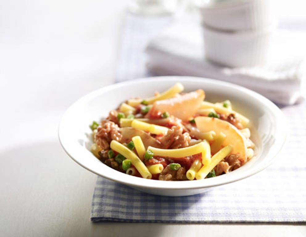 Maccheroni in Ricottasauce mit Birnen, Bohnen und Walnusskernen Maccheroni in Ricottasauce mit Birnen, Bohnen und Walnusskernen