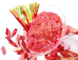 Rhabarberkompott mit Vanille und Sternanis Rhabarberkompott mit Vanille und Sternanis