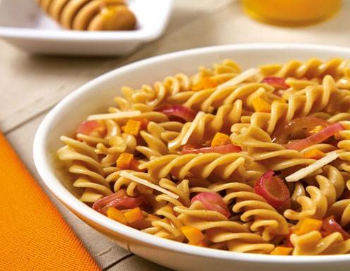 Fusilli Integrale mit Karotten, karamellisierten Zwiebeln und Pecorino ...