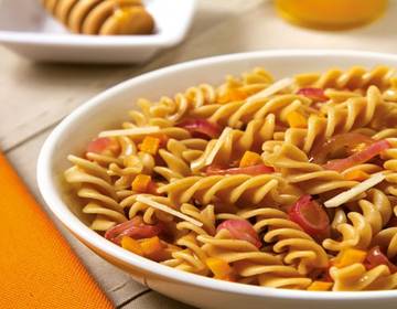 Fusilli Integrale mit Karotten, karamellisierten Zwiebeln und Pecorino aus der Toskana Fusilli Integrale mit Karotten, karamellisierten Zwiebeln und Pecorino aus der Toskana