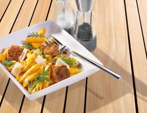 Penne Salat mit kleinen Chili-Fleischlaibchen Rezept