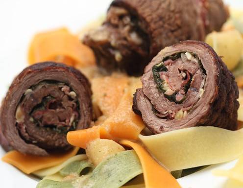 Rindsrouladen mit Bärlauch und Pinienkernen Rezept
