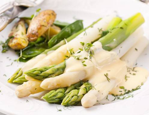 Spargel mit Ingwerschaum