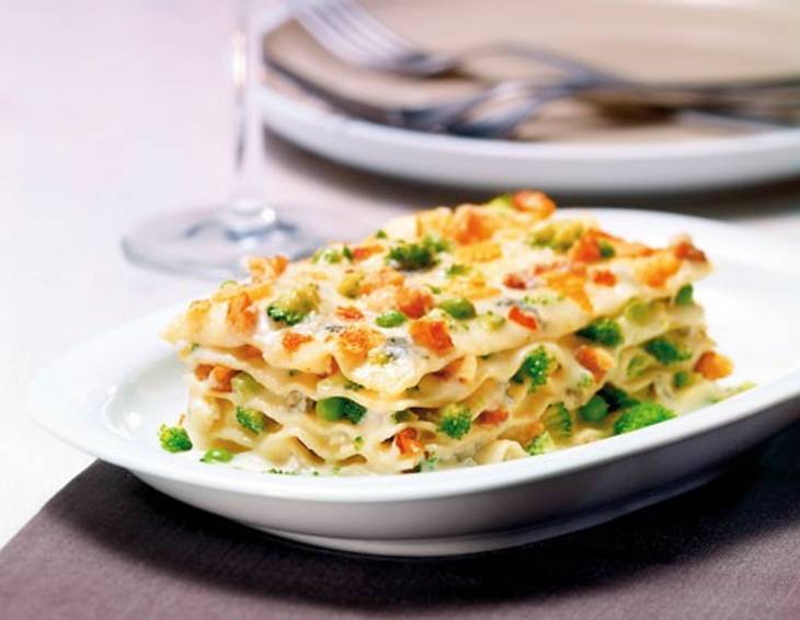 Lasagne mit Gorgonzola, Broccoli und Walnüssen Lasagne mit Gorgonzola, Broccoli und Walnüssen