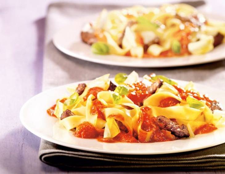 Fettuccine mit Rinderfiletstreifen, Chicorée und Ricottasauce