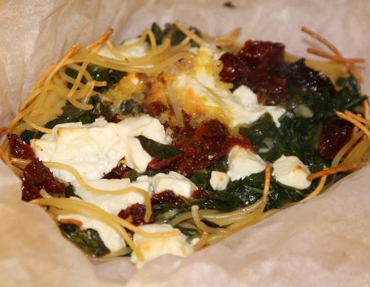 Spaghetti mit Spinat im Pergament Spaghetti mit Spinat im Pergament