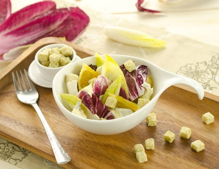 Chicorée-Radicchio Salat mit Blauschimmelkäse Chicorée-Radicchio Salat mit Blauschimmelkäse
