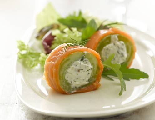 Räucherlachsroulade mit Gartengurke Rezept