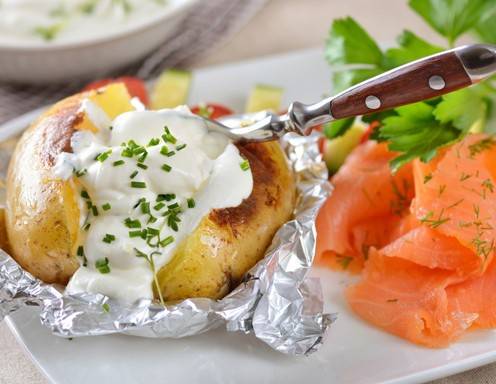 Folienerdäpfel mit Räucherlachs Rezept - ichkoche.de