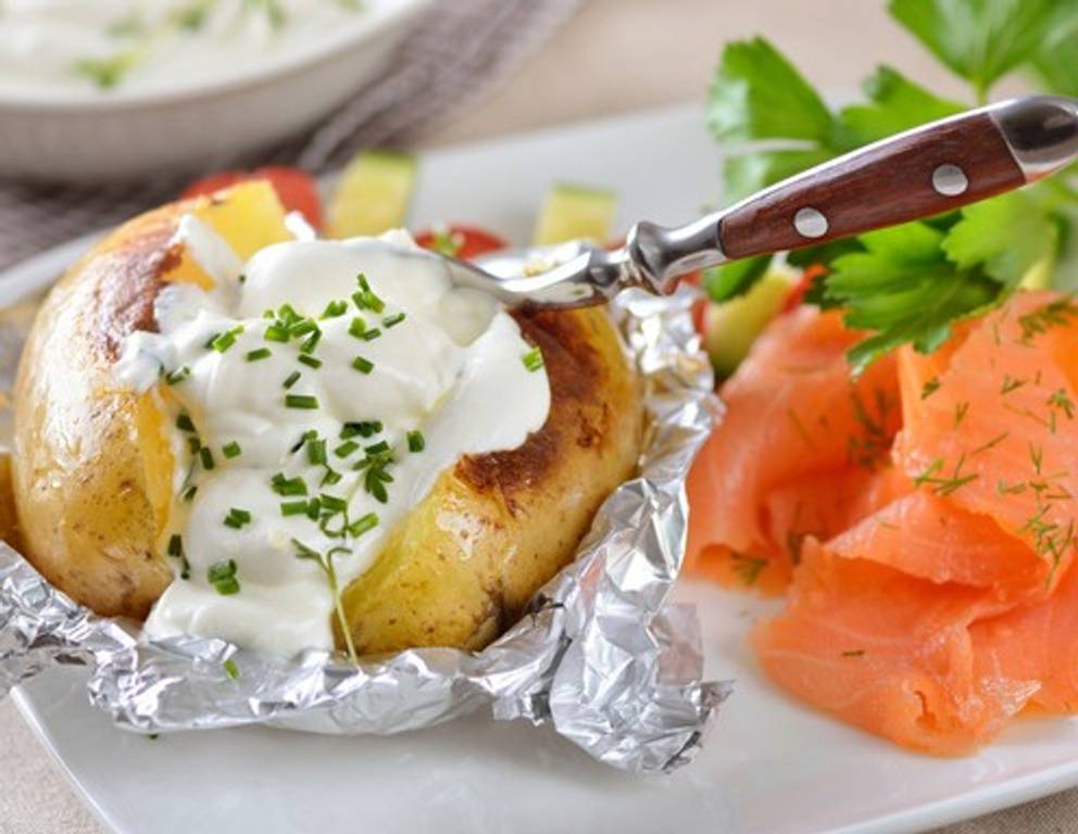 Folienerdäpfel mit Räucherlachs Folienerdäpfel mit Räucherlachs