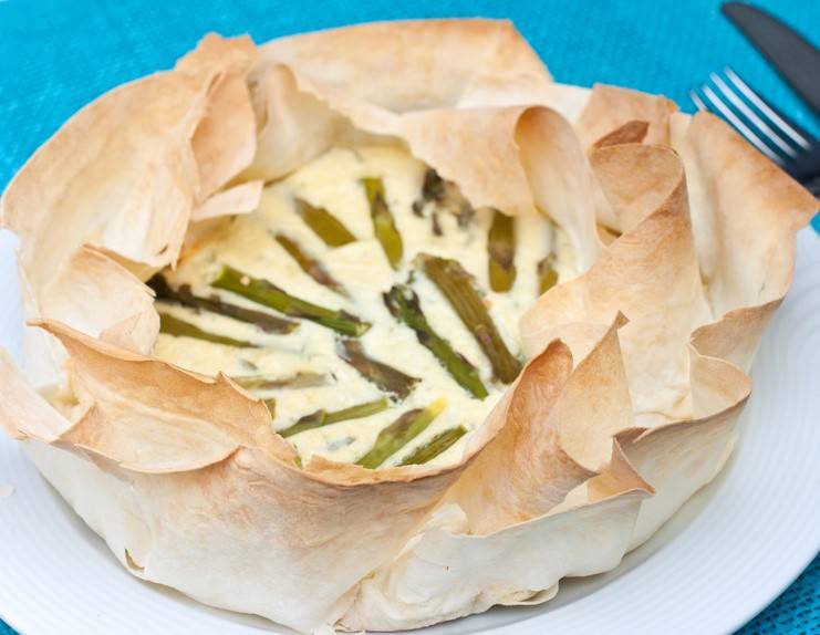Rezept für Spargel und Oliven Tarte mit Basilikum