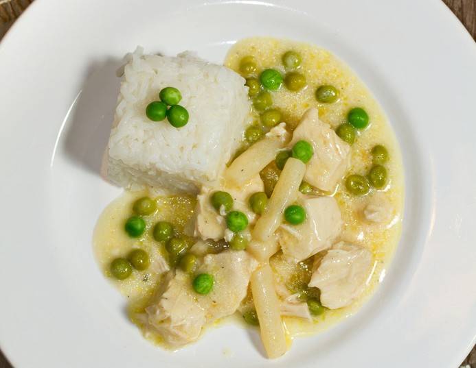 Putengeschnetzeltes mit Spargel und Erbsen Rezept - ichkoche.at