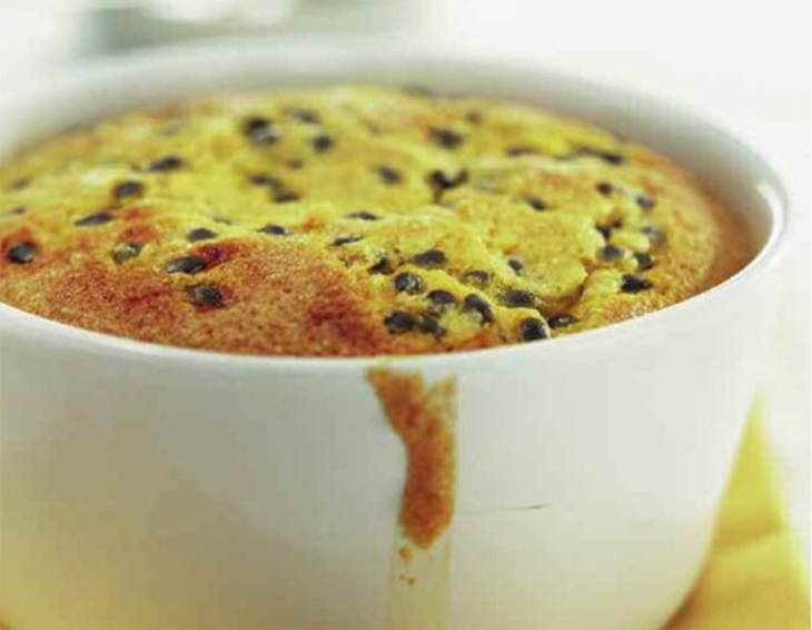 Mandel-Grießküchlein mit Maracuja Mandel-Grießküchlein mit Maracuja