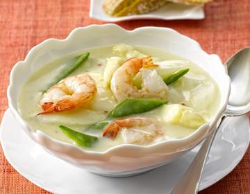 Spargelsuppe mit Garnelen Spargelsuppe mit Garnelen
