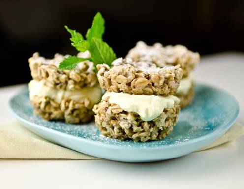 Rezept für Müsli-Dalken mit Vanilleeis